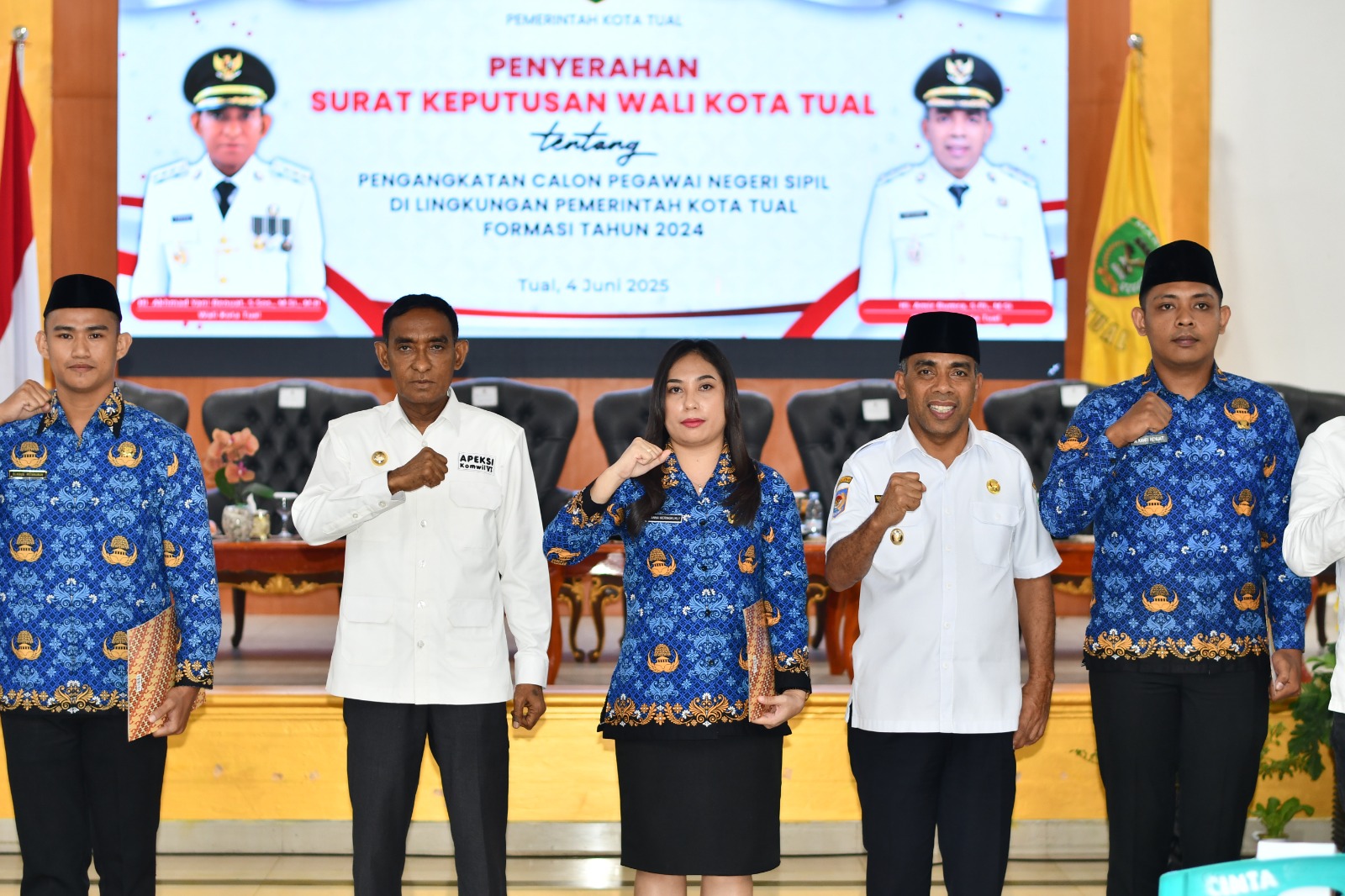 Penyerahan 167 SK CPNS di Lingkungan Pemerintah Kota Tual Tahun Anggaran 2024